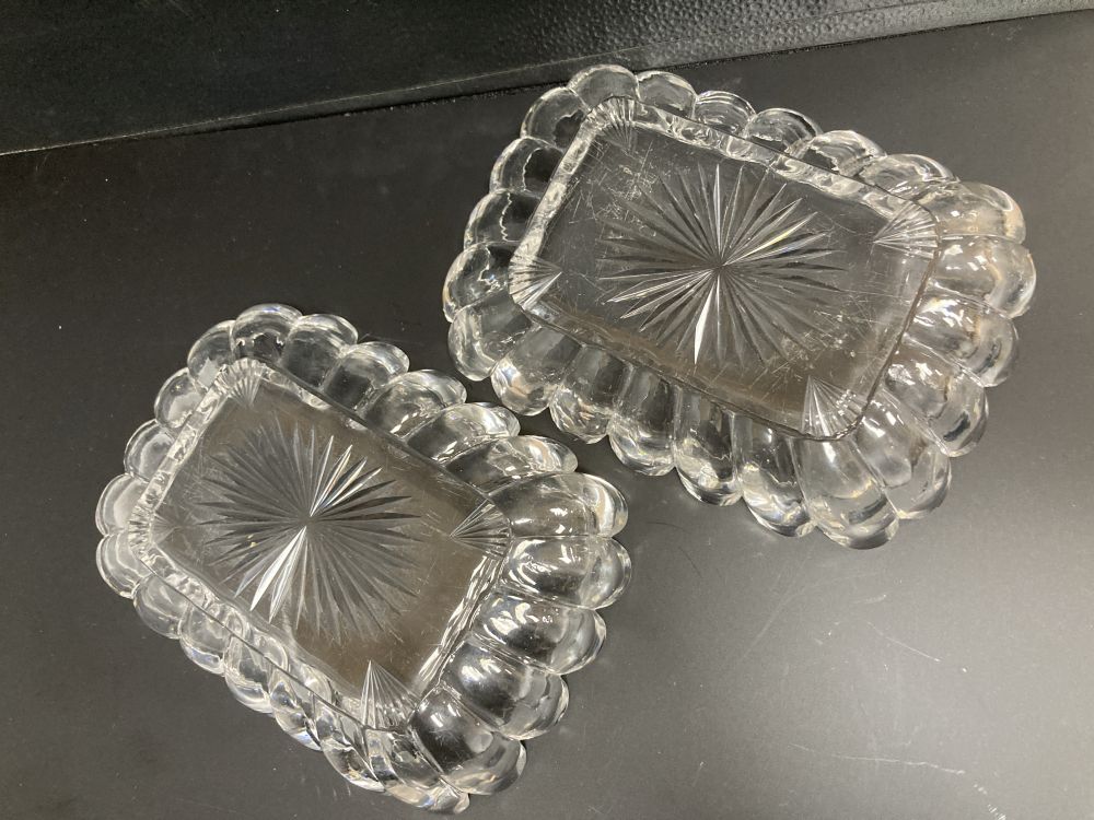 A pair of William IV cut glass oblong dishes c.1835, 25.5cm wide